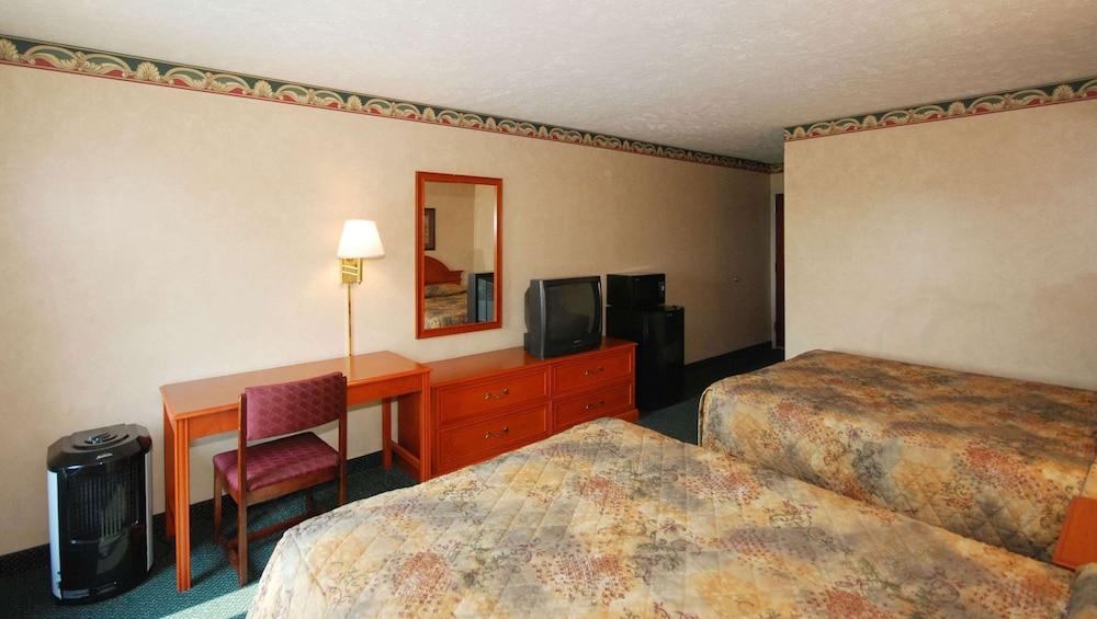 Beaver Dam Inn photo 22