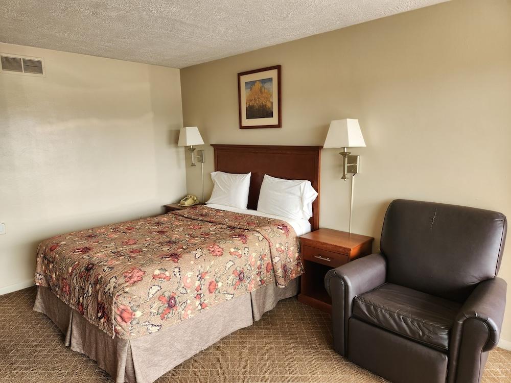 Royal Motel photo 48