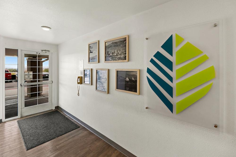 WoodSpring Suites El Paso I-10 Southeast photo 2