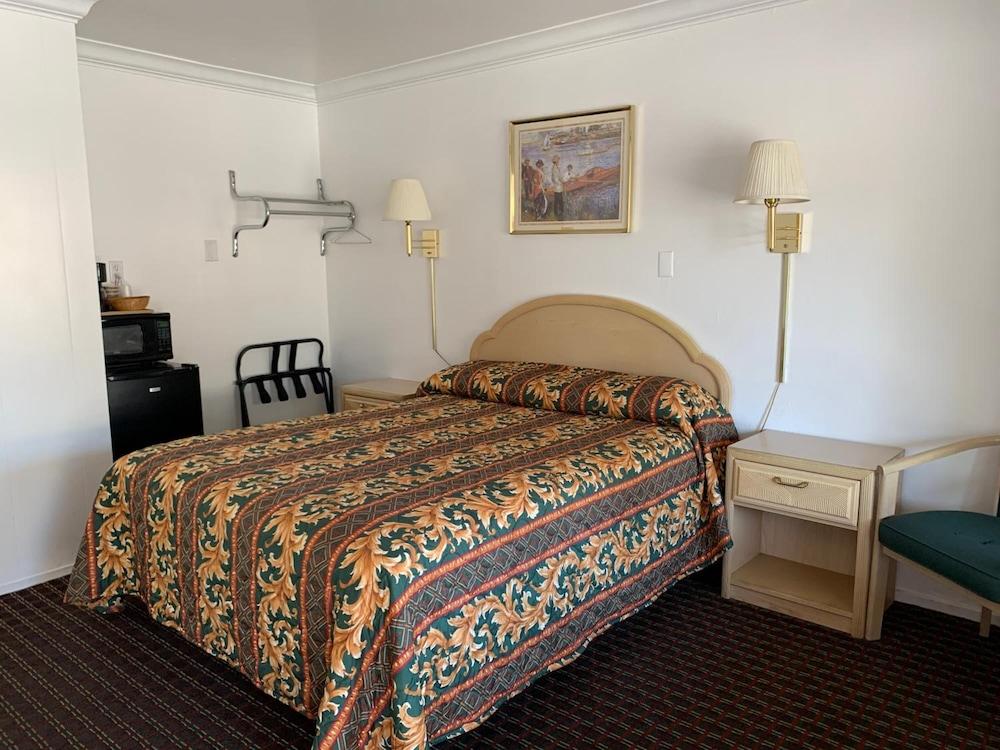 Lark Motel photo 11