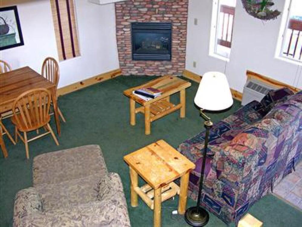 Eagle Fire Lodge & Cabins photo 90