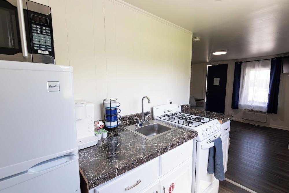 Anchor Bay Inn and Suites photo 18