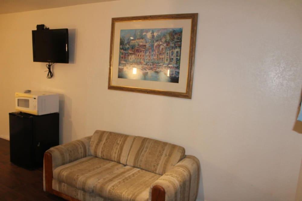 Oceanside Inn and Suites photo 28