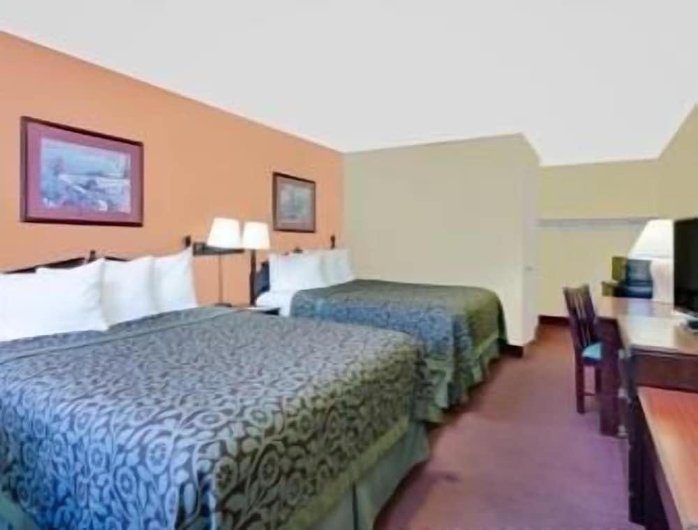 Days Inn by Wyndham Waynesboro photo 10