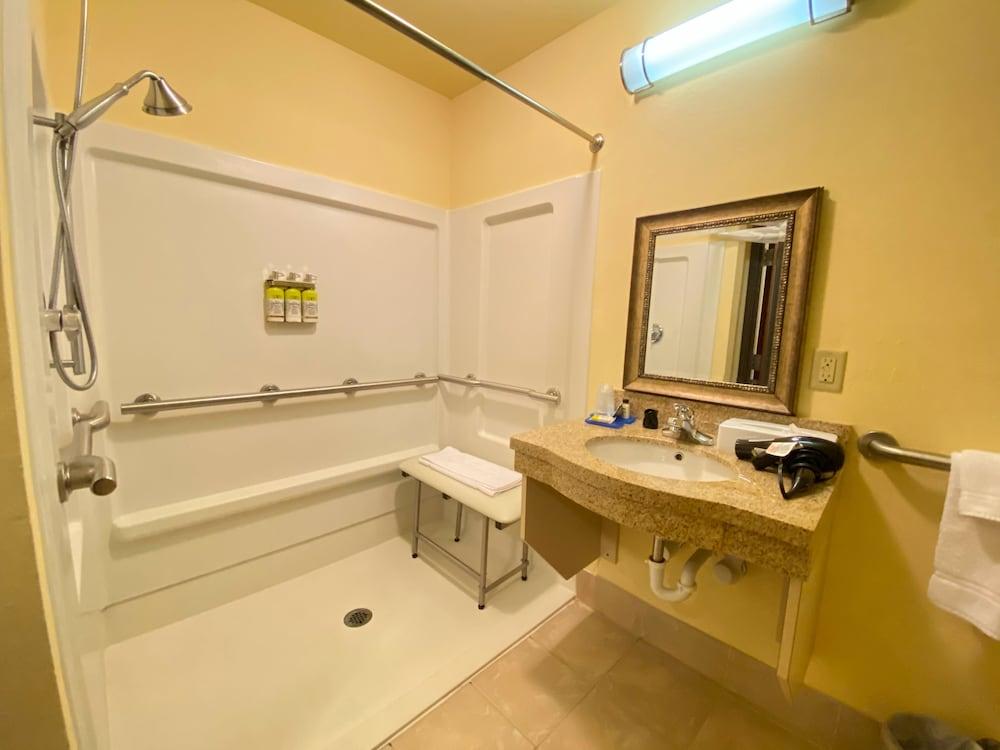 Holiday Inn Express & Suites Perry by IHG photo 29