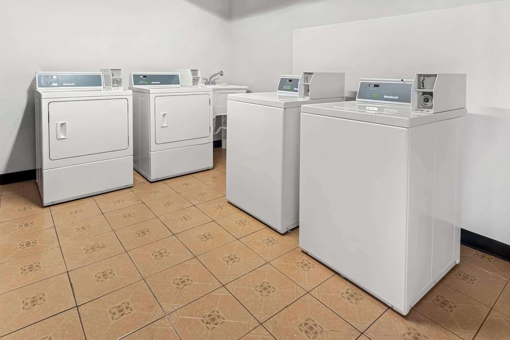 Suburban Studios Cordele I-75 photo 29