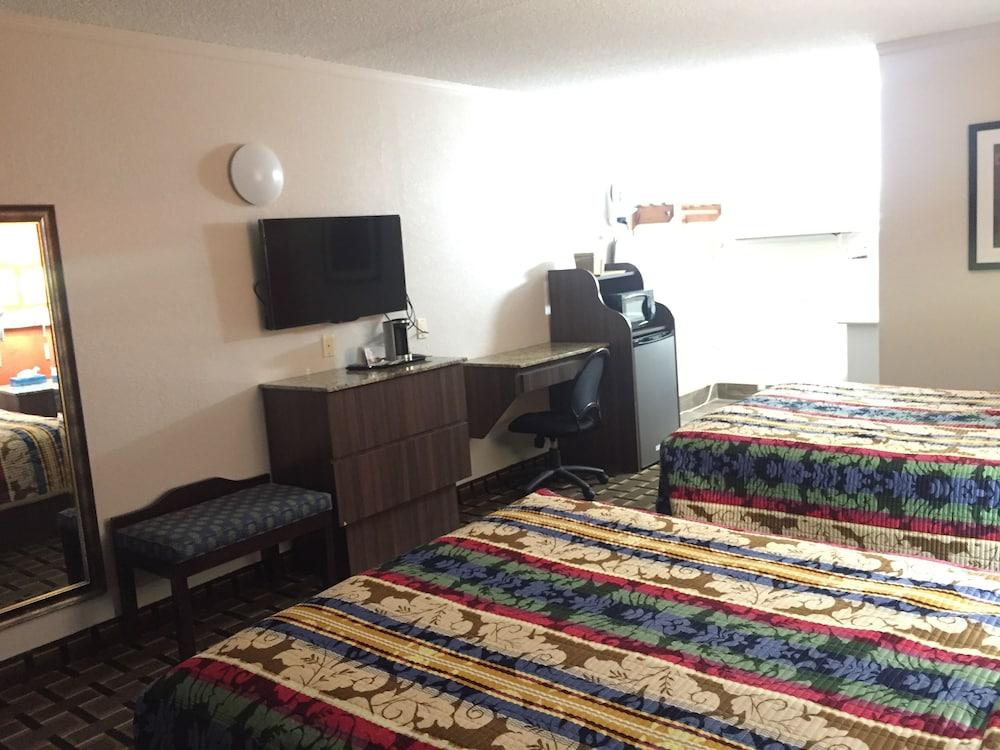 Budget Inn East photo 10
