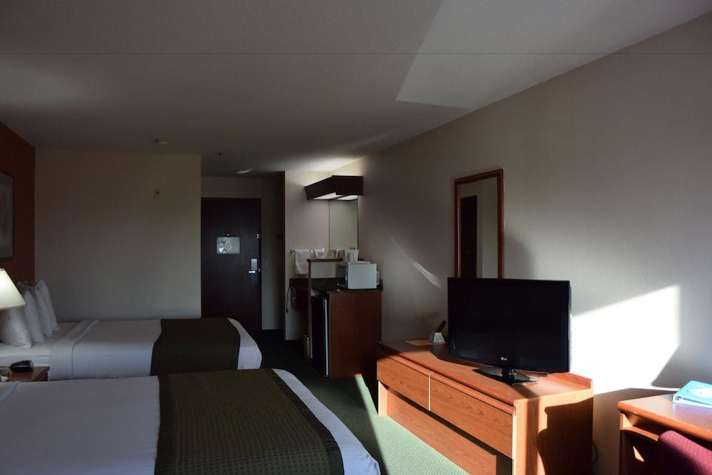 Travelodge Suites by Wyndham Newberg photo 83