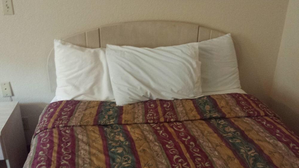 Americas Stay Inn photo 5