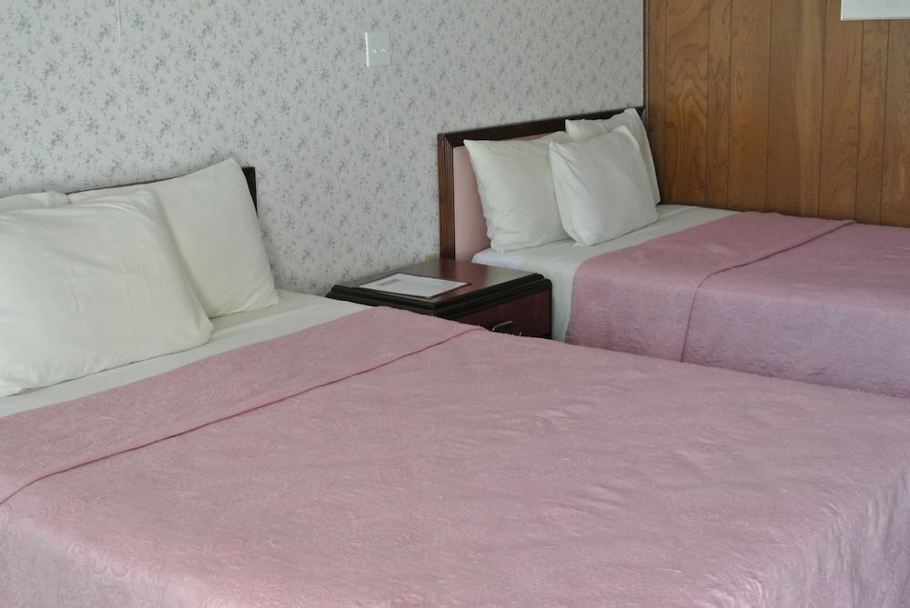 RoseWood Inn photo 28