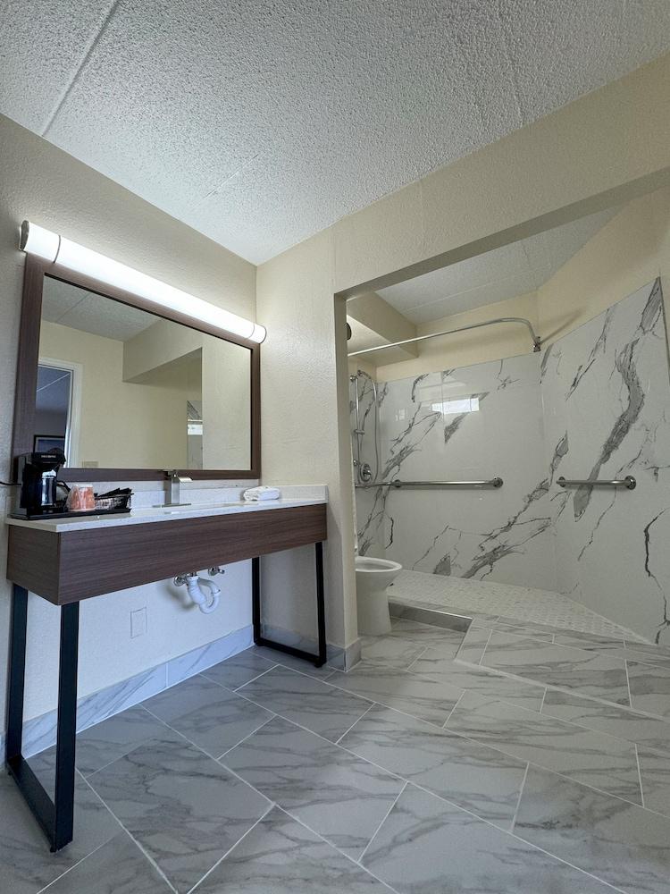 Quality Inn Mason Near Kings Island photo 23