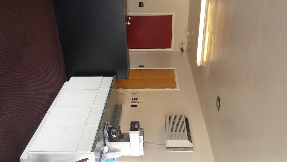 Norton Shores Inn photo 7