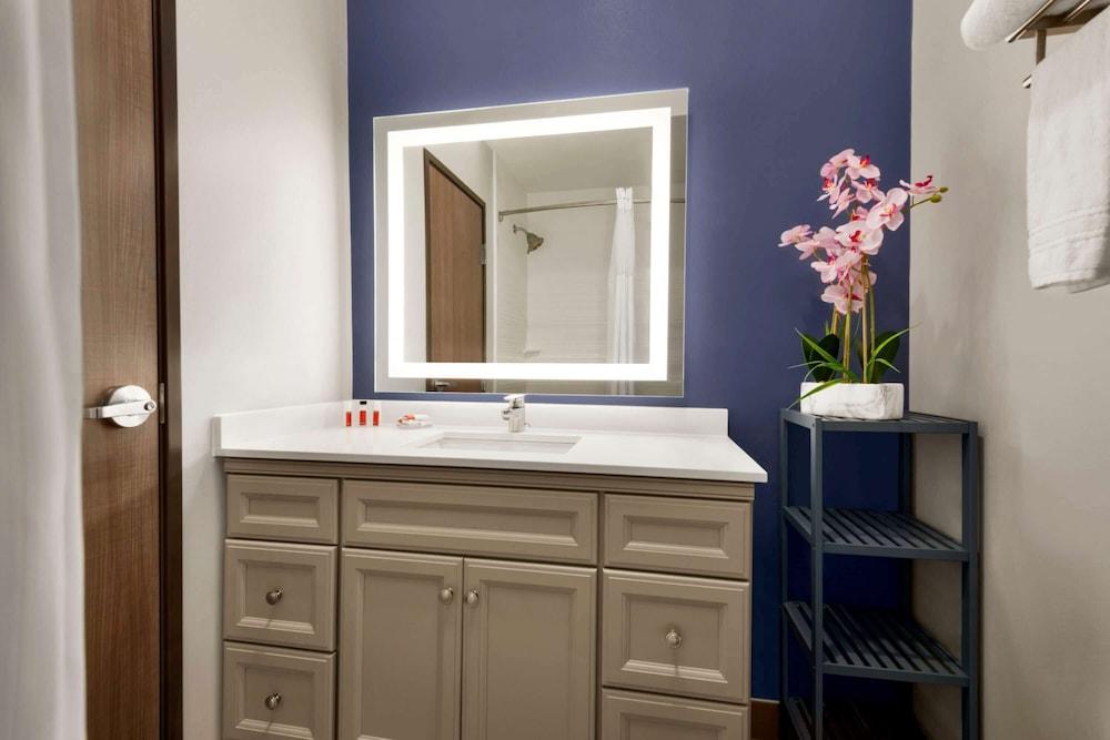 Days Inn & Suites by Wyndham Beaumont West / I-10 & Walden photo 11