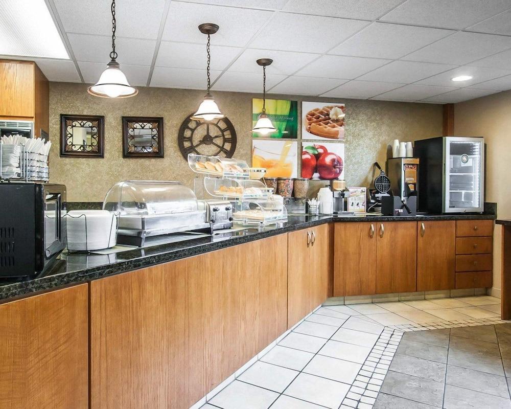 Quality Inn and Suites photo 2