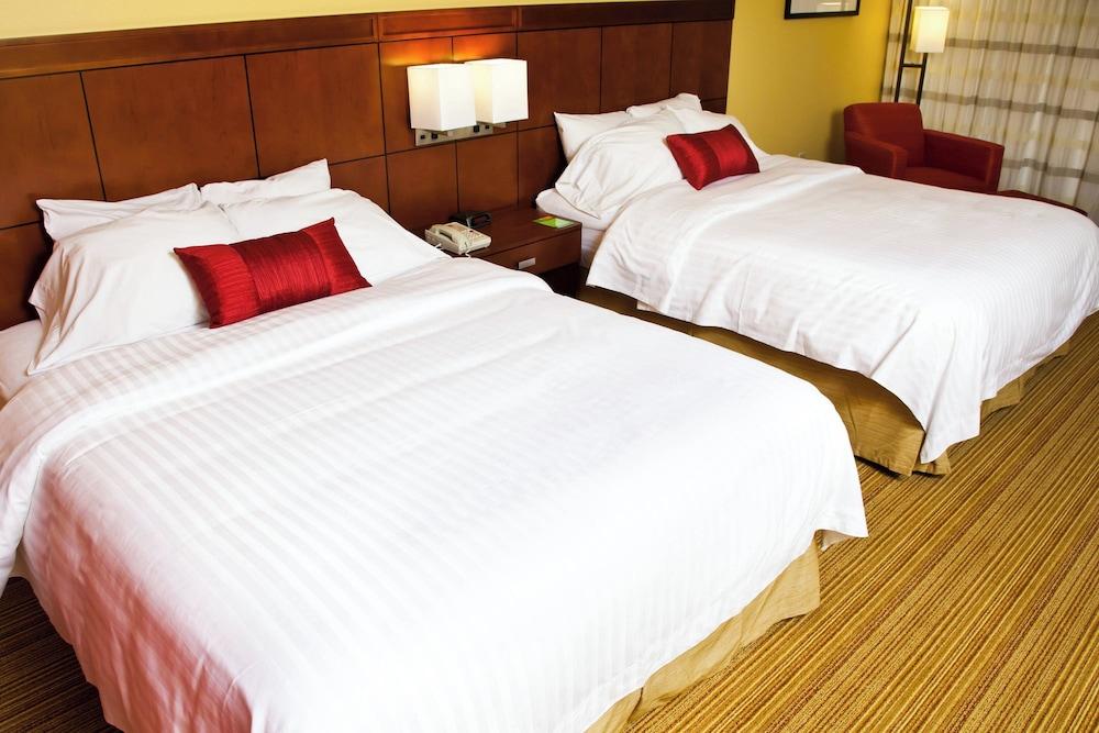 Courtyard by Marriott La Crosse photo 39