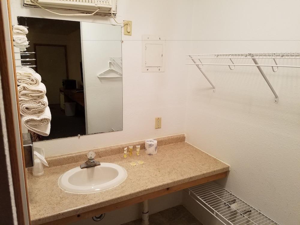 Moorcourt Motel photo 32