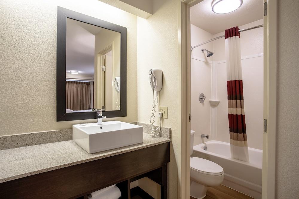 Red Roof Inn PLUS+ St Louis - Forest Park/ Hampton Ave  photo 21