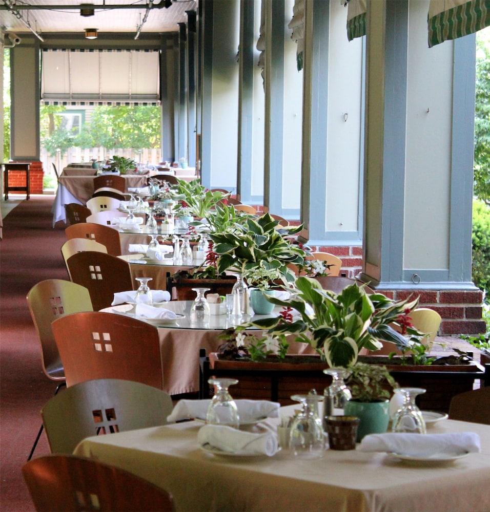 Roycroft Inn photo 13