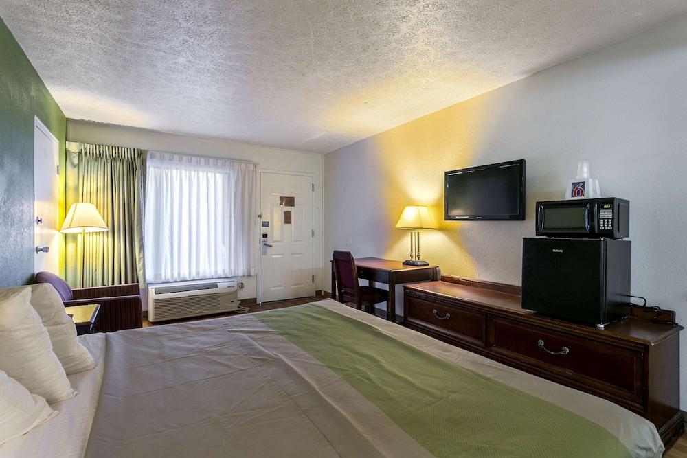 Americas Best Value Inn Edgewood photo 8