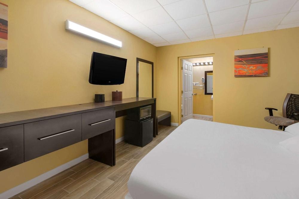 Econo Lodge Gretna - New Orleans photo 16