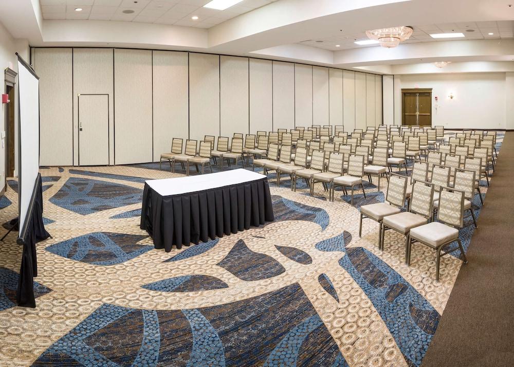 DoubleTree by Hilton Boston - Milford photo 4