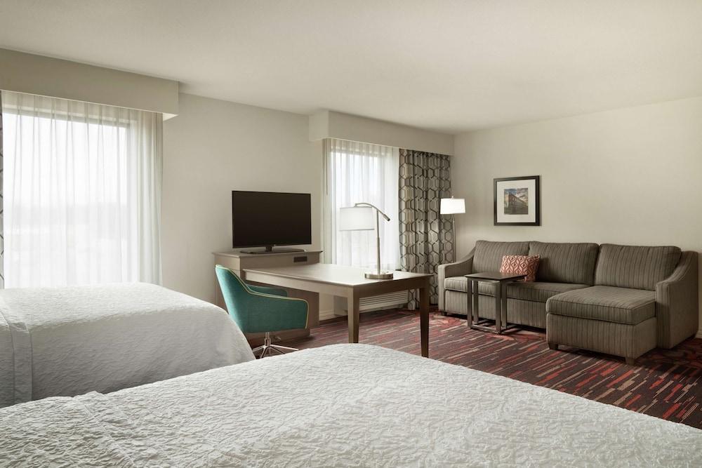 Hampton Inn & Suites St. Louis/Alton photo 17