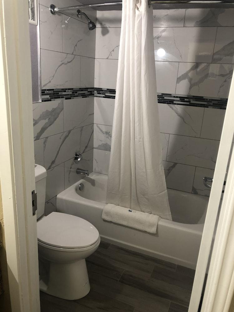 Luxury Inn & Suites photo 3