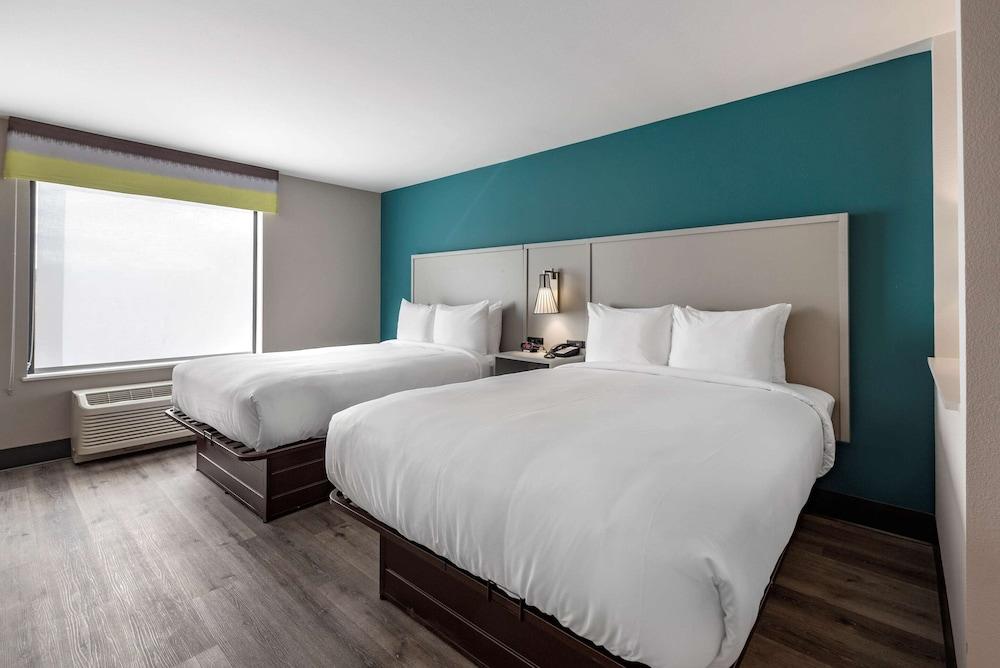 Comfort Suites Colorado Springs East -Medical Center Area photo 30