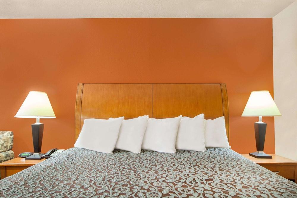 Days Inn by Wyndham Centerville photo 8