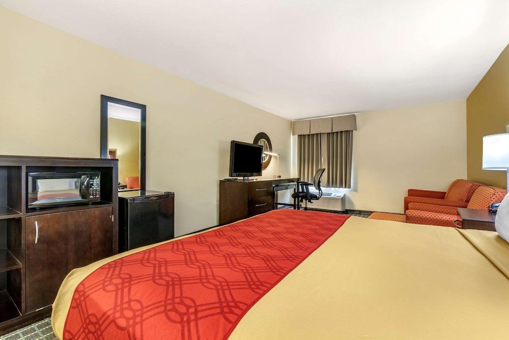 Econo Lodge Brunswick Travel Center photo 12
