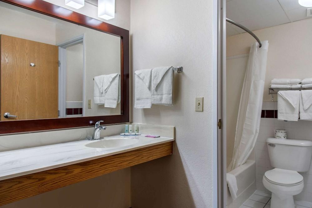New Prague Inn & Suites photo 55