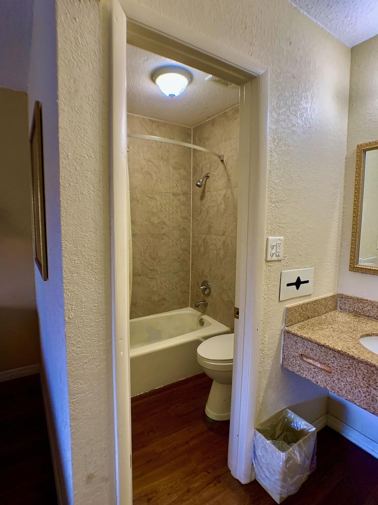La Vista Inn photo 31
