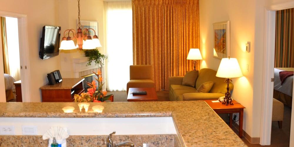 Club De Soleil All-Suite Resort photo 9