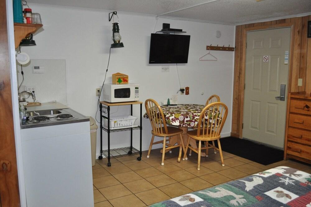 Red Moose Lodge photo 6