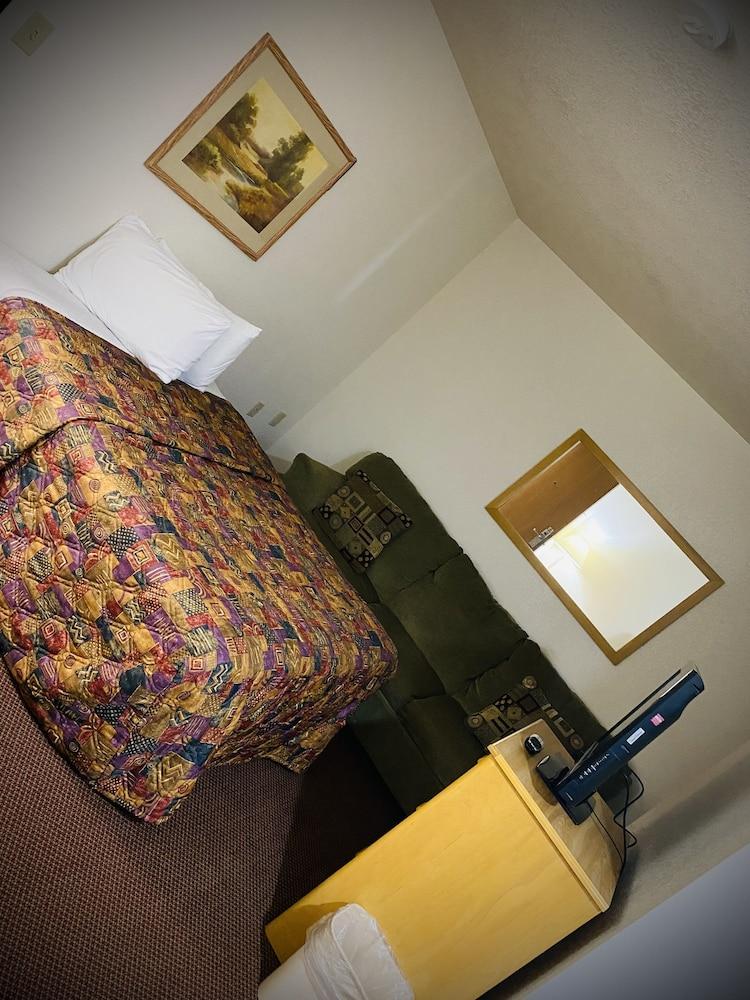 Herington Inn & Suites photo 22