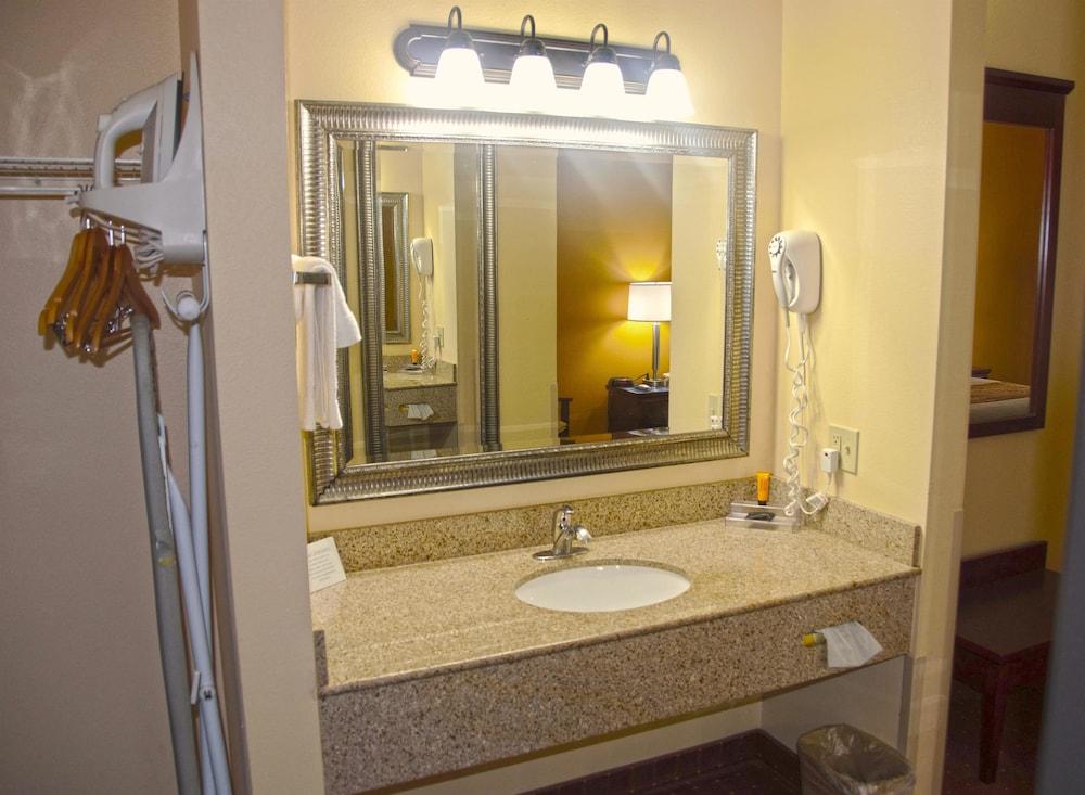 Americas Best Value Inn St. Robert photo 18