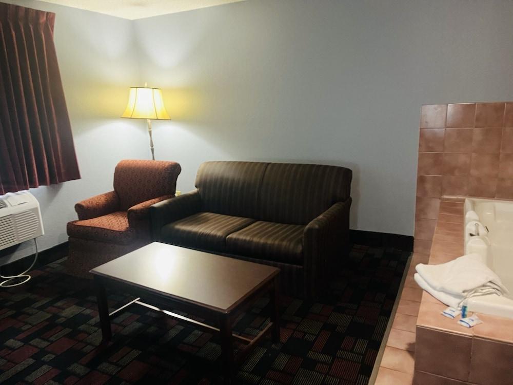 Rodeway Inn Whitehall photo 37