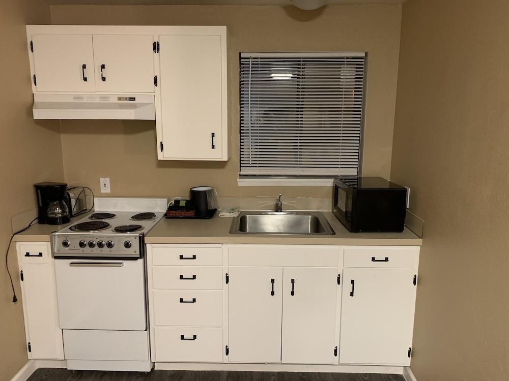 Morgan Inn And Suites photo 8