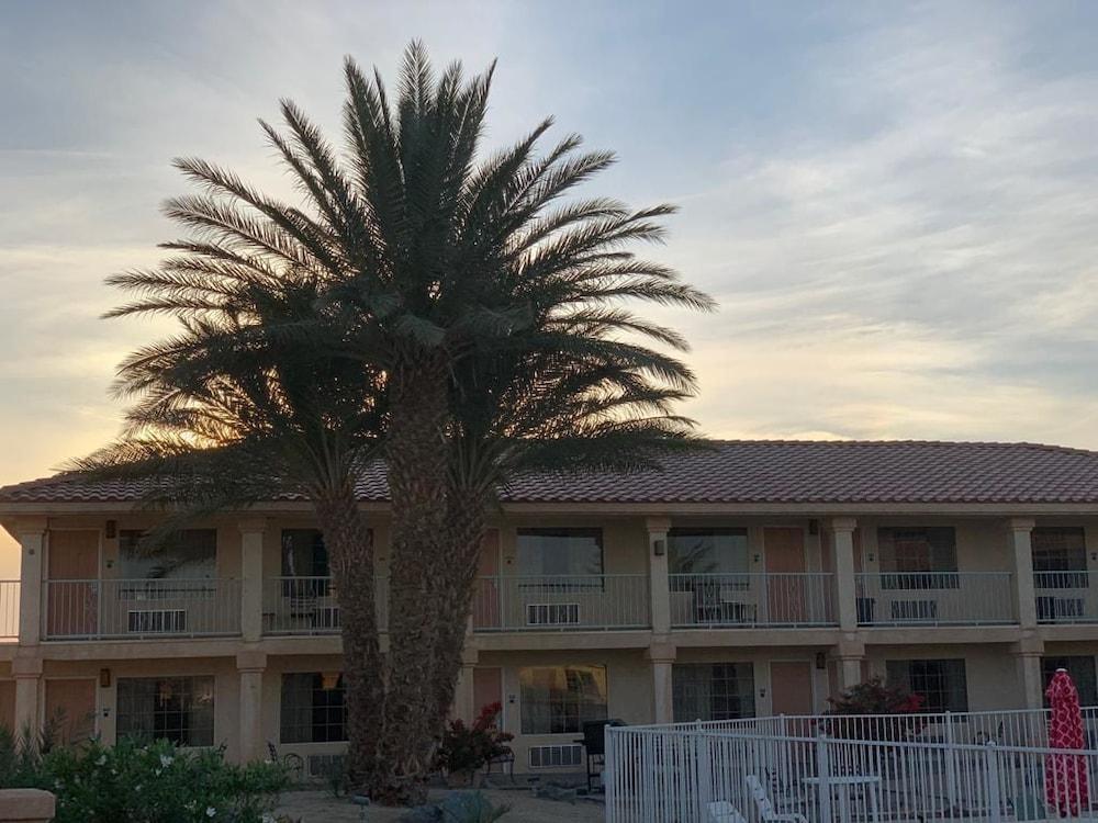Calipatria Inn And Suites photo 24