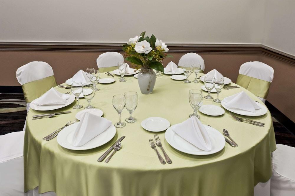 Wingate by Wyndham - Round Rock photo 25