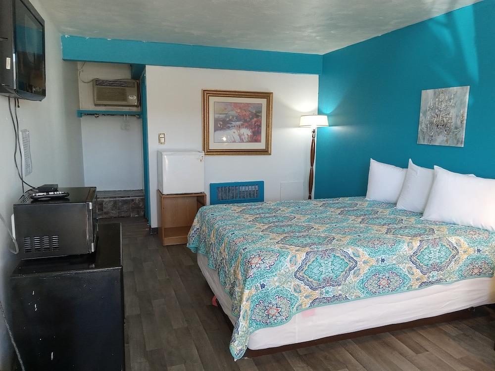 Capri Motel photo 20