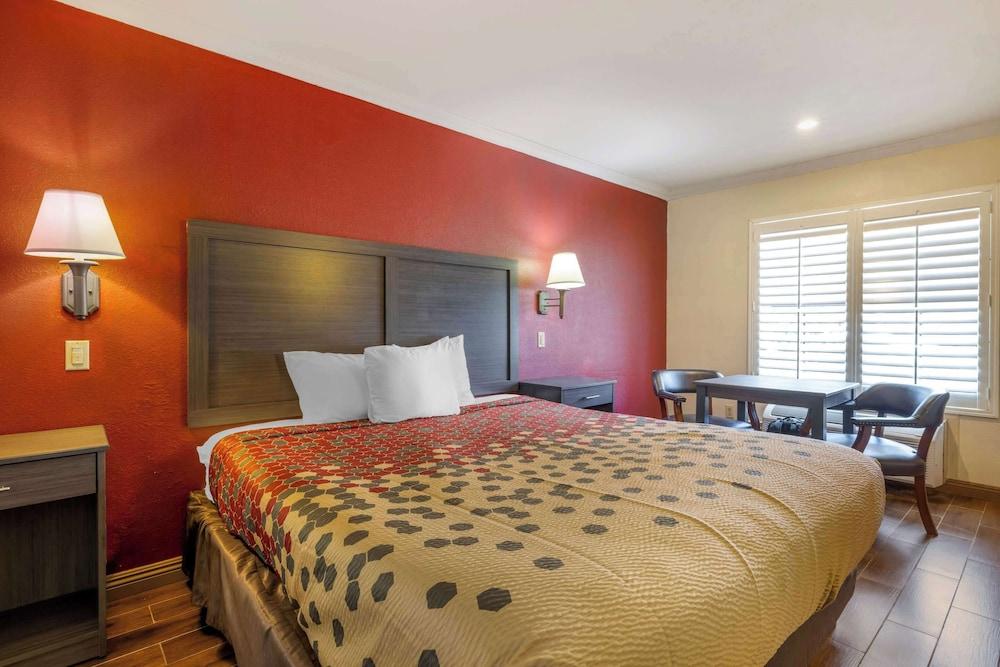 Econo Lodge Moreno Valley photo 8