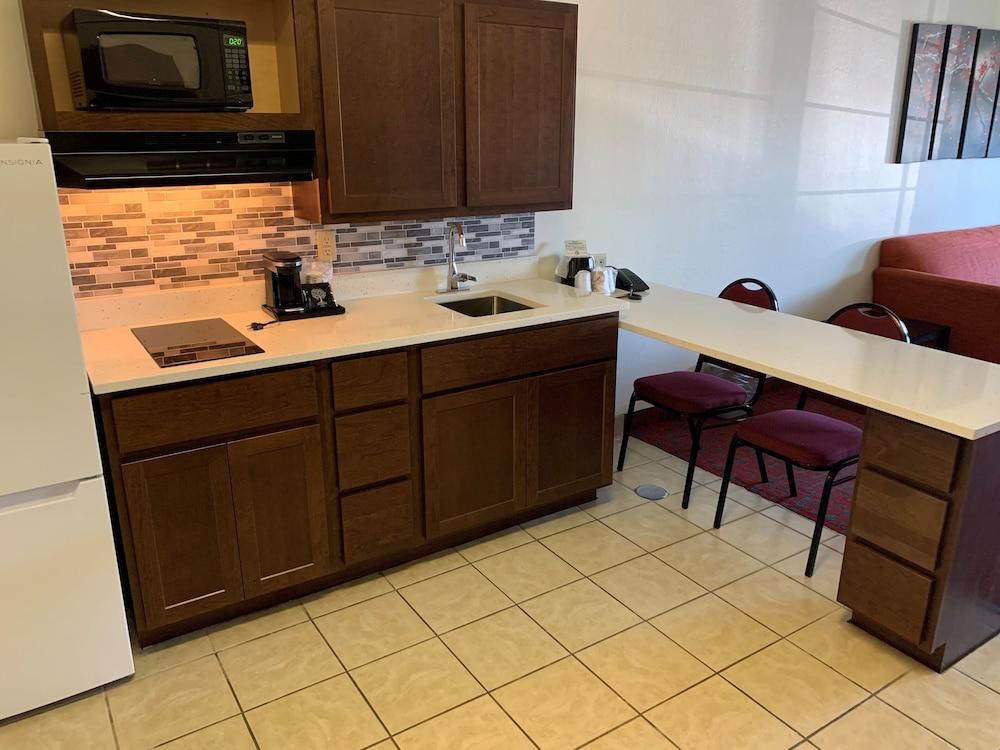 Sandalwood Studios & Suites photo 8