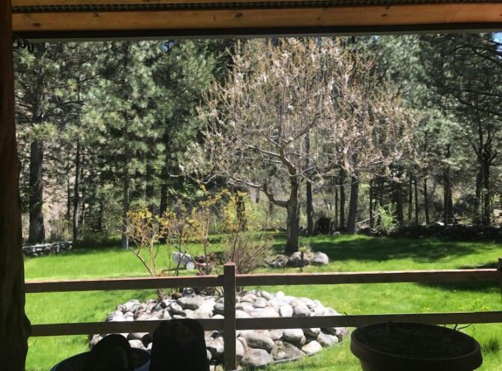 The Last Resort Lodge photo 18