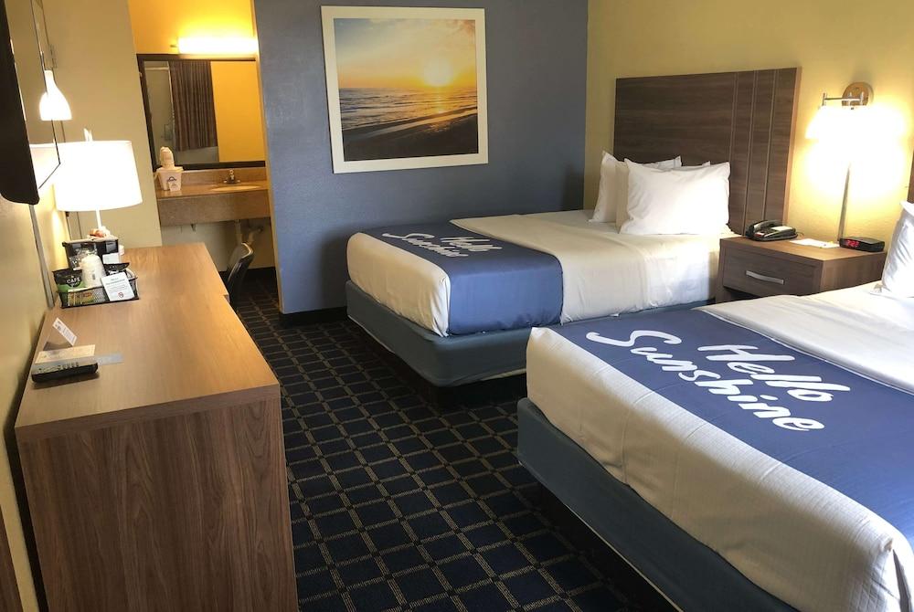 Days Inn by Wyndham York Alabama photo 32