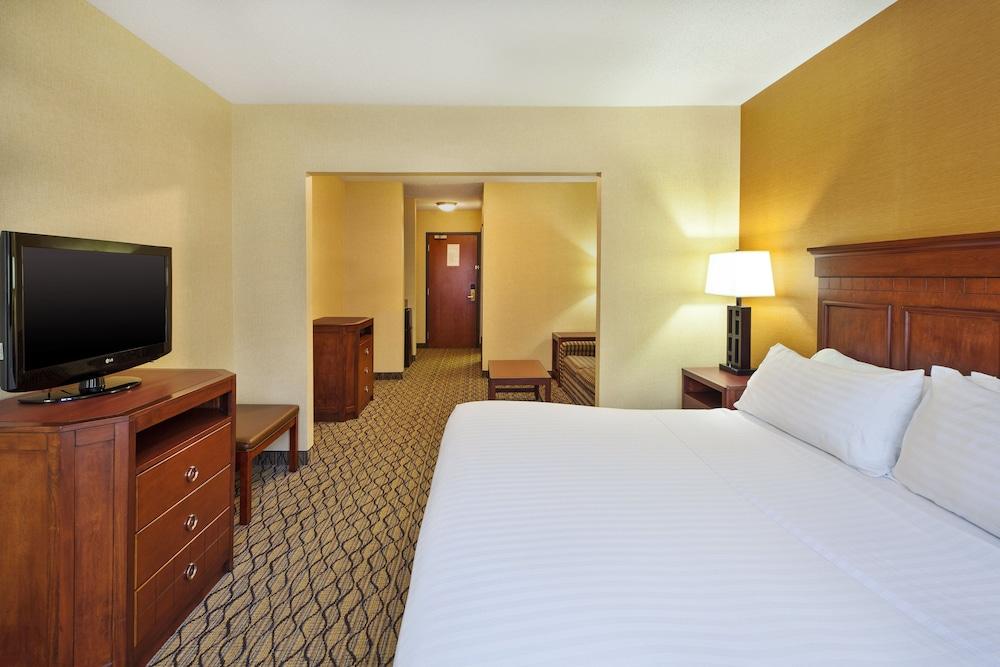 Holiday Inn Express Hotel & Suites Belleville by IHG photo 18
