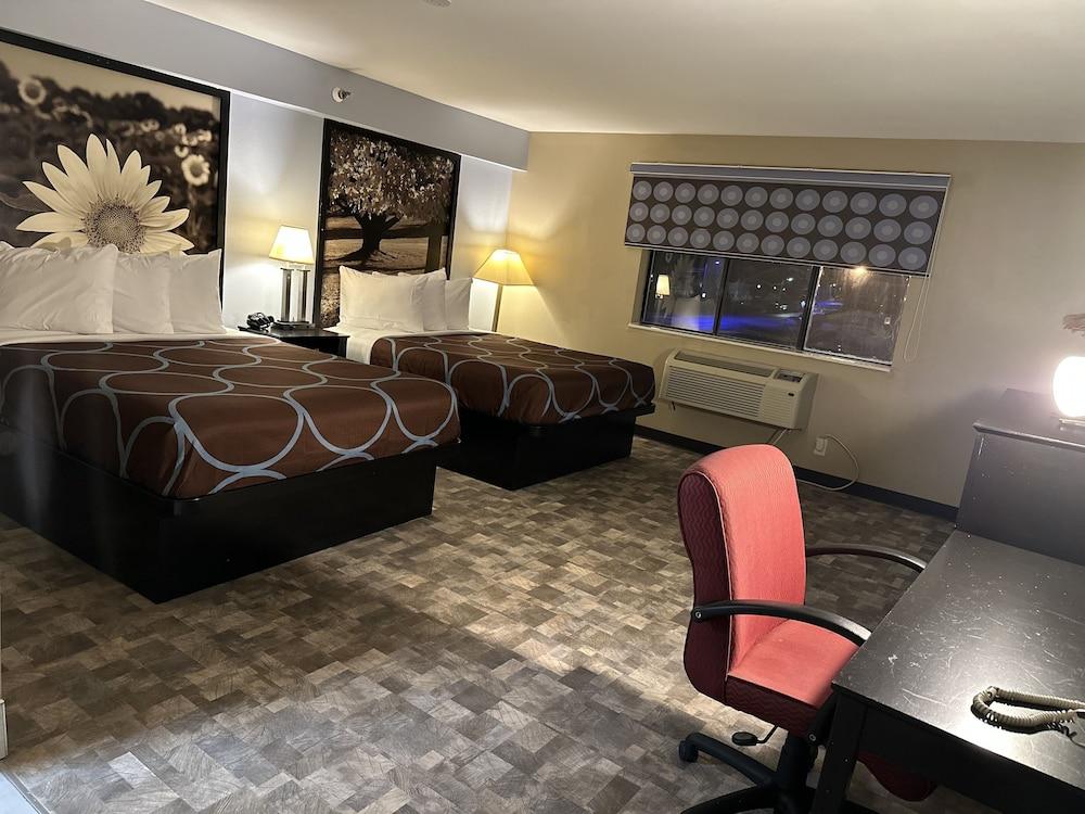 Super 8 by Wyndham Baltimore/Essex Area photo 9