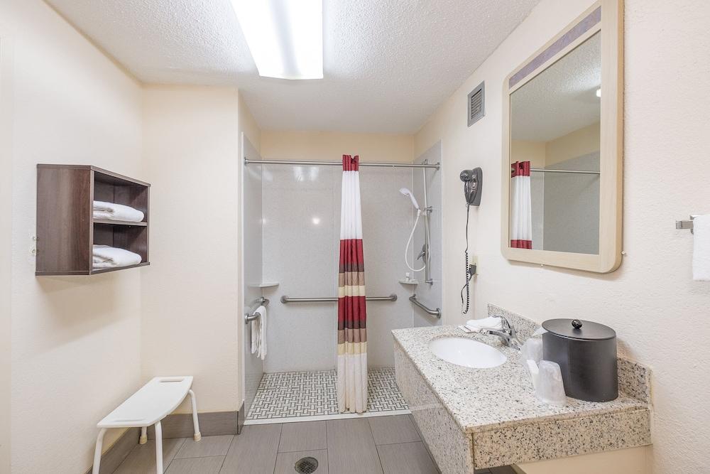 Red Roof Inn Walterboro photo 32