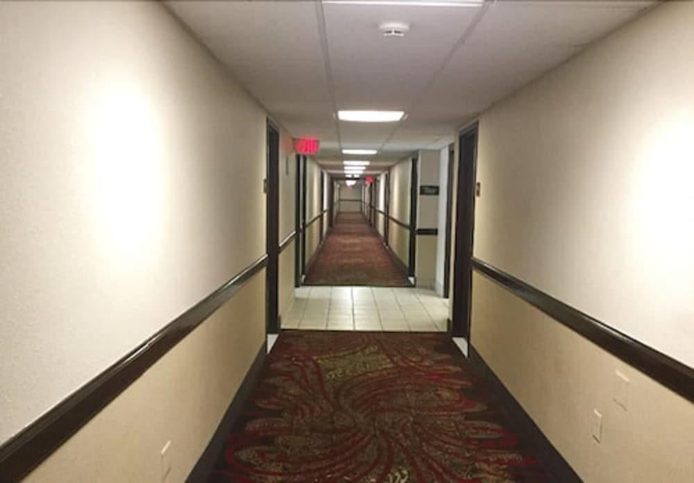 Baymont by Wyndham Richmond KY photo 5