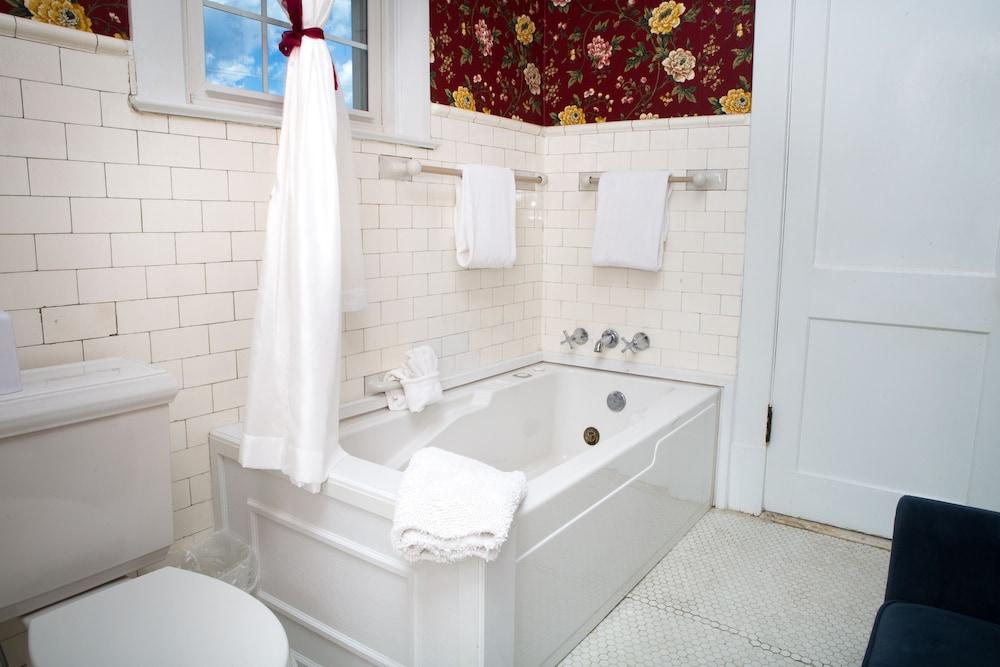 Burke Manor Inn & Pavilion photo 35